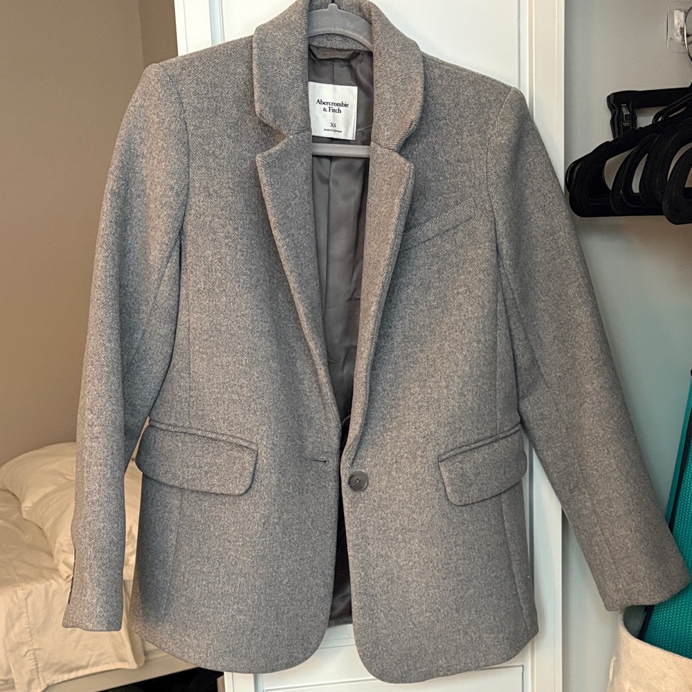 Abercrombie & Fitch grey wool blazer